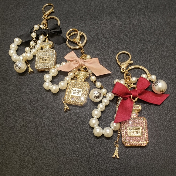 🙈❣NEW Crystal bottle keychain,luxury Bag pendant key ring### - Picture 2 of 5